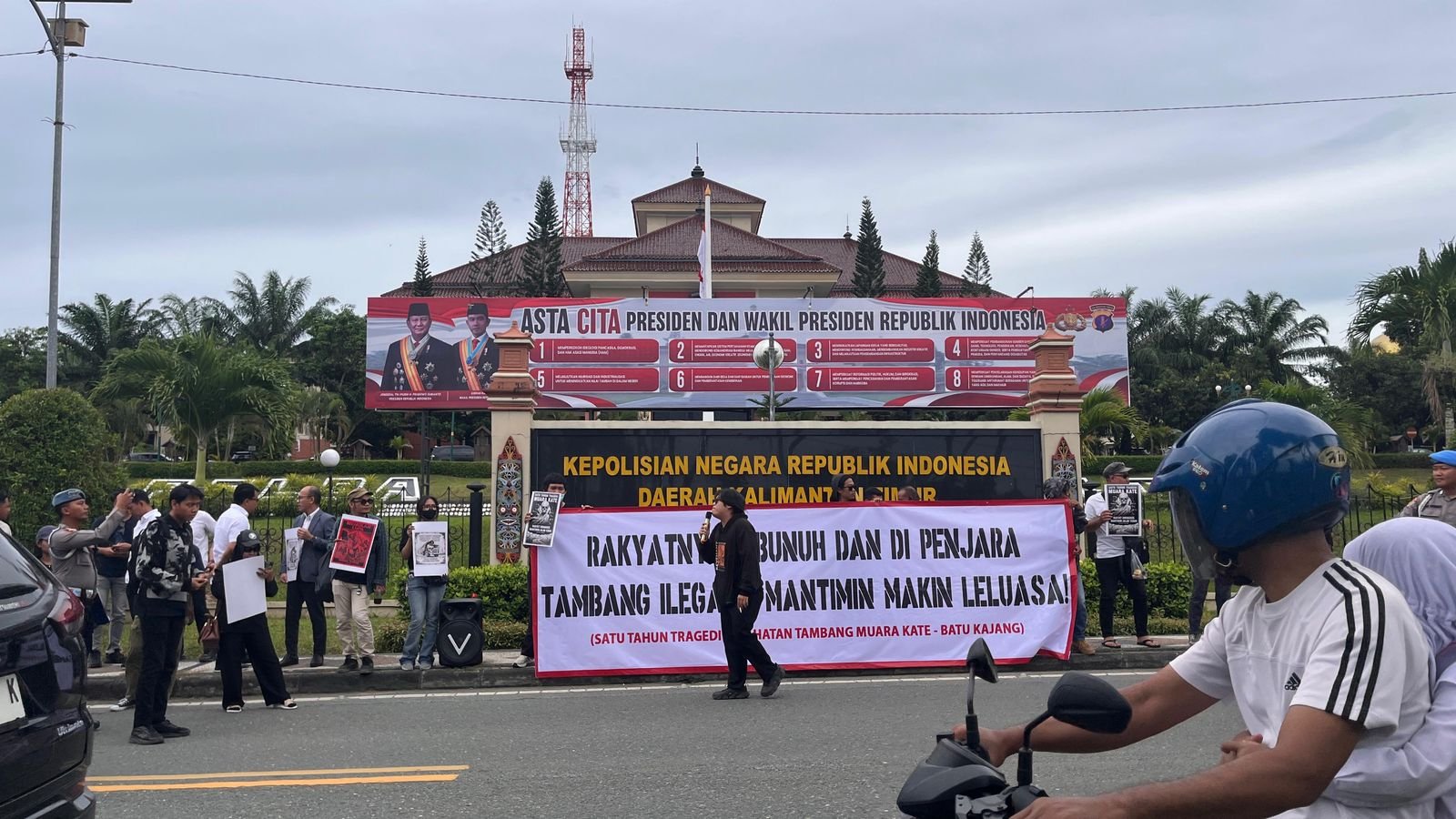 Koalisi Advokasi Muara Kate Aksi di Mapolda Kaltim, Ini 7 Tuntutan yang Disampaikan