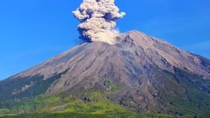 Erupsi Gunung Semeru, Semburan Awan Panas hingga Ketinggian 2.000 Meter