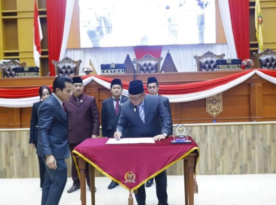 DPRD Samarinda Sahkan 8 Perda Tahun 2025, Wawali Pastikan Implementasi Berjalan Optimal