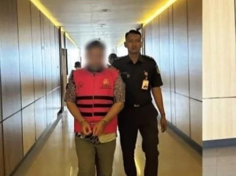 Salah seorang tersangka pengemplang pajak diserahkan ke Kejaksaan Negeri Balikpapan. (IST)