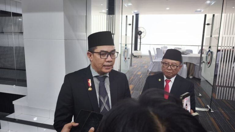 Wali Kota Samarinda Lantik 1.001 PPPK dan Serahkan SK Ribuan Pegawai Paruh Waktu