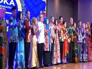 Lomba Warsa Busana: Bupati Kutim Ajak Pengrajin Daftarkan Karya ke HAKI