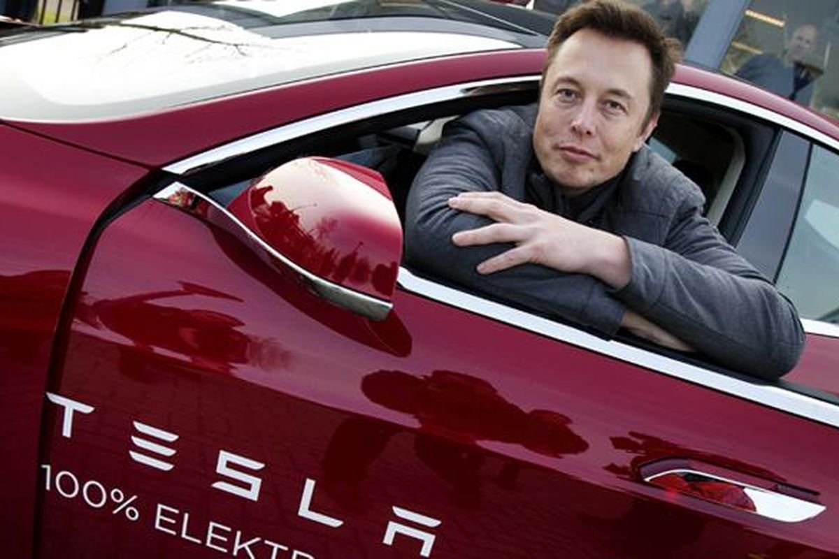 Di Tengah Lesunya Pasar, Elon Musk Beli Ribuan Cybertruck Tesla