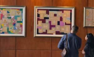 Menyelami Kosmologi Bali Melalui Pameran Maestro Seni Made Wianta di The Apurva Kempinski
