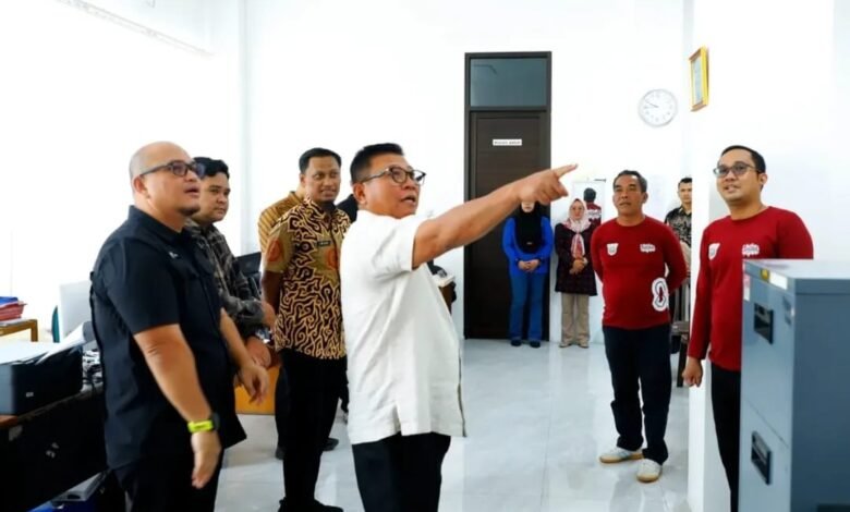 Wakil Wali Kota Samarinda Saefuddin Zuhri melakukan inspeksi mendadak (sidak) ke sejumlah kelurahan di Kota Samarinda, Jumat (2/1/2026).