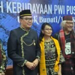 Andi Harun Presentasikan Sarung Samarinda di Ajang Anugerah Kebudayaan PWI