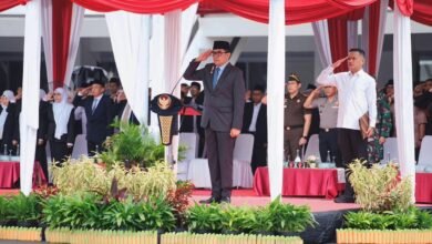 Wali Kota Samarinda Dr. H. Andi Harun saat memimpin Upacara Peringatan Hari Amal Bakti (HAB) ke-80 Kementerian Agama Tahun 2026 di Lapangan Parkir GOR Segir.