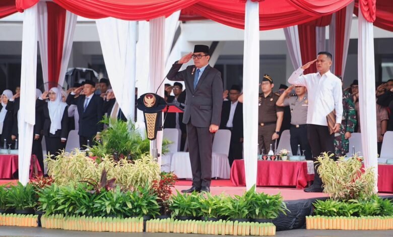 Wali Kota Samarinda Dr. H. Andi Harun saat memimpin Upacara Peringatan Hari Amal Bakti (HAB) ke-80 Kementerian Agama Tahun 2026 di Lapangan Parkir GOR Segir.