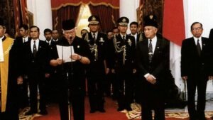 Sejarah Politik Indonesia: Mundurnya 14 Menteri Jadi Titik Balik Kejatuhan Soeharto
