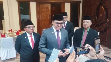 Wali Kota Samarinda Andi Harun, didampingi Wakil Walikota Saefuddin Zuhri usai pelantikan pejabat pemkot