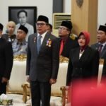 Andi Harun Anugerahkan Satyalencana Karya Satya 2026 kepada ASN Samarinda