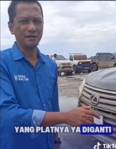 Mobil Lexus Pribadi Gubernur Rudy, Masuk ke Pelosok Kutim Jalan Berlumpur