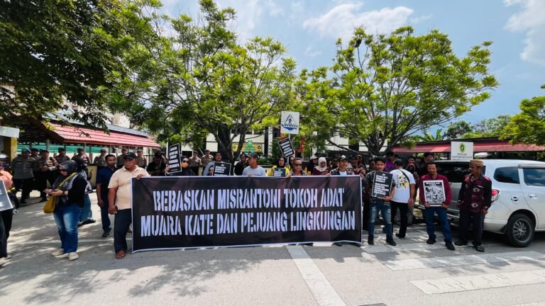 Amukan Baka Lakukan Aksi, Mendesak Vonis Bebas Misran Toni Tokoh Adat Yang di Tersangkakan dalam Tragedi Muara Kate