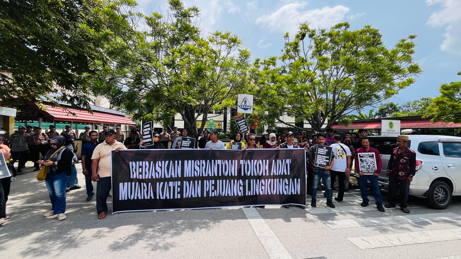 Amukan Baka Lakukan Aksi, Mendesak Vonis Bebas Misran Toni Tokoh Adat Yang di Tersangkakan dalam Tragedi Muara Kate