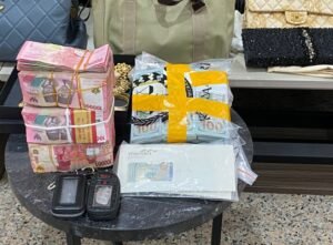 Kejati Kaltim Pamer Barang Bukti Korupsi PT JMB, Uang Rp214 Miliar hingga Tas Mewah Disita