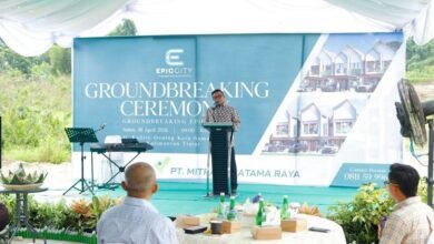 Wakil Wali Kota Samarinda, Saefuddin Zuhri melakukan prosesi groundbreaking (peletakan batu pertama) proyek hunian terpadu Epic City