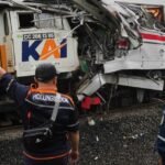 Taksi Terobos Perlintasan Sebidang Kereta Api di Bekasi Sebabkan 15 Orang Tewas