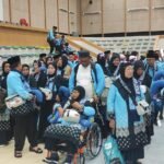 Dilepas dengan Tangis dan Doa, Kisah Bakti Anak Warnai Keberangkatan Jemaah Haji Samarinda