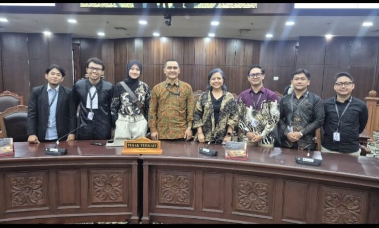 Pihak Terkait yang menggugat Pasal 49 ayat (1) Undang-Undang Nomor 20 Tahun 2003 tentang Sistem Pendidikan Nasional (UU Sisdiknas) ke MK