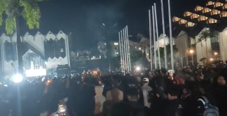 6 Dari 7 Fraksi Setujui Hak Angket di Tengah Tekanan Massa, Golkar Bertahan Menolak