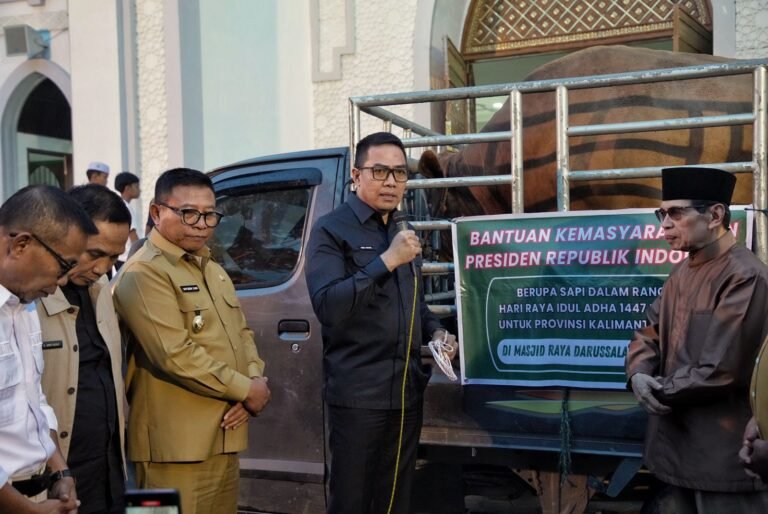 Andi Harun Serahkan Sapi Kurban Bantuan Presiden Prabowo ke Masjid Raya Darussalam Samarinda