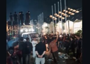 Aksi di DPRD Kaltim Memanas, Massa Desak Keputusan Hak Angket Disiarkan ke Publik