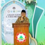 Saefuddin Zuhri Lepas Wisudawan Tahfidz Al-Izzah Samarinda, Ingatkan Hafalan Al-Qur’an Harus Tercermin dalam Akhlak