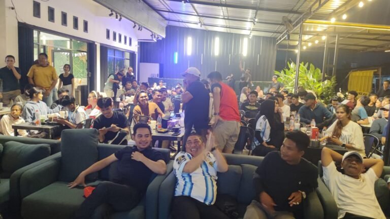 Final Piala Dunia Jadi Pemersatu Warga Anggana, Forkopimcam dan Masyarakat Nobar Bersama