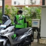 Surplus Listrik PLTS Dinas ESDM Kaltim Jadi Energi Gratis untuk Motor Listrik Ojol