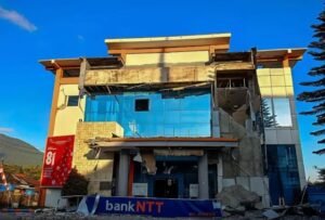 Gempa NTT M 7,7 Rusak Ratusan Bangunan, 47 Orang Meninggal Dunia
