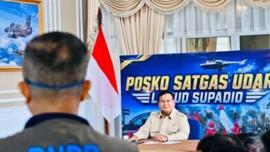 Prabowo memimpin rapat terbatas penanganan karhutla di Posko Satgas Udara, Lanud Supadio, Kalimantan Barat, Sabtu (22/8/2026).