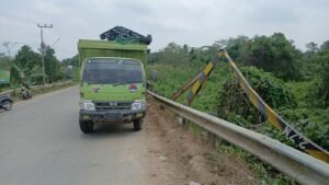 Portal Jembatan Kutai Lama Kembali Ditabrak Truk, Akses Penghubung 2 Desa Terancam Terganggu