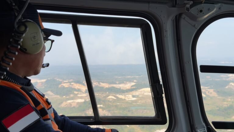 Pantau Karhutla dari Udara, Saefuddin Zuhri: Gambut Tak Cukup Dipadamkan dengan Water Bombing