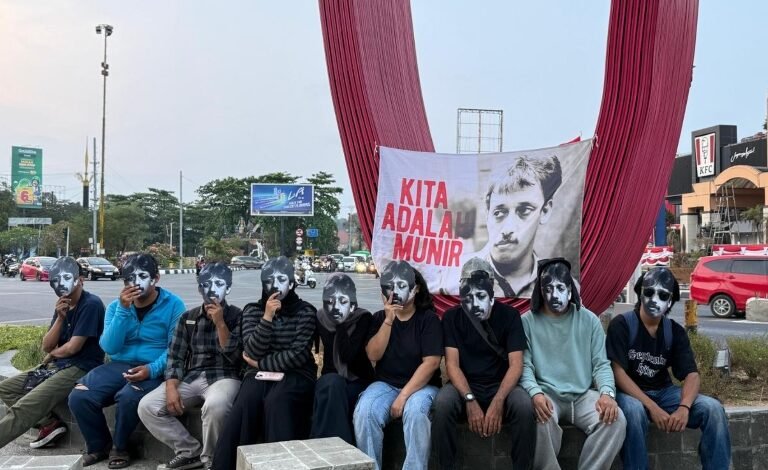 Koalisi September Hitam kembali menyerukan pengusutan tuntas terhadap kasus pembunuhan aktivis hak asasi manusia (HAM) Munir Said Thalib