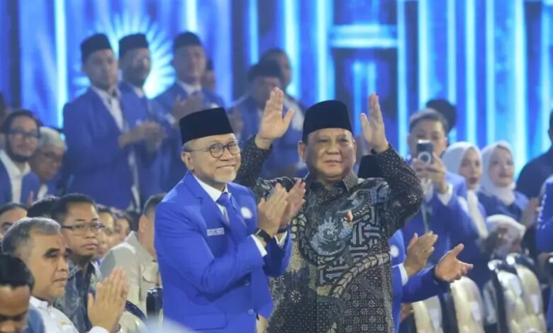 Zulhas dalam acara HUT ke-28 PAN yang turut dihadiri Prabowo.