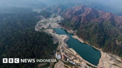 Pengelolaan Tambang Emas - Prosesi penyerahan wilayah tambang emas di Papua kepada BUMN sebagai langkah strategis penguatan ekonomi nasional dan kesejahteraan lokal.