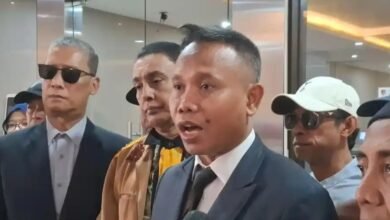 Kuasa hukum pelapor, Ahmad Khozinudin, mengatakan laporan tersebut berfokus pada dugaan ketidakbenaran isi surat keterangan pendidikan yang digunakan dalam proses pencalonan Gibran sebagai calon wakil presiden pada Pemilu 2024