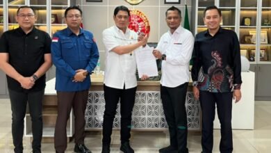 Direktur Utama BUMD Bara Kaltim Sejahtera (BKS) Nidya Listiyono menerima pengembalian kerugian dari yang diserahkan Kejaksaan Negeri (Kajari) Samarinda